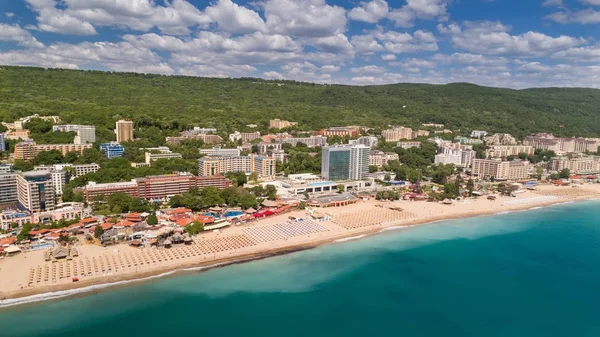 GOLDEN SANDS BEACH, VARNA, BULGARIA - MAY 19, 2017. Aerial view of the beach and hotels in Golden Sands, Zlatni Piasaci. Popular summer resort near Varna, Bulgaria — Stock Photo, Image