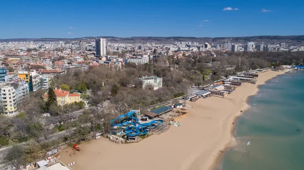 Vista geral da praia de Varna, a capital do mar da Bulgária — Fotografia de Stock