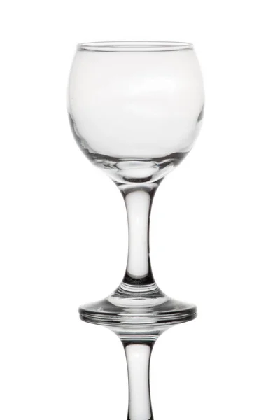 空のワインのガラスの反射、白で隔離 — ストック写真