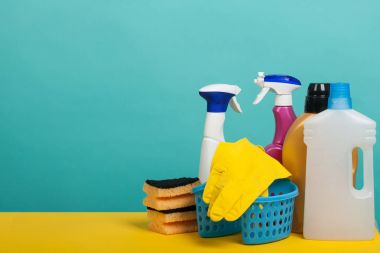 Temizleme ve yıkama donanımları, kümesi. Temizlik malzemeleri konseptiyle