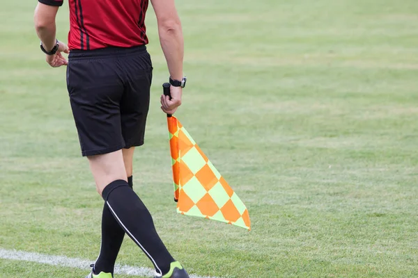 Eylem Bir Futbol Maçı Sırasında Yardımcı Hakemler — Stok fotoğraf