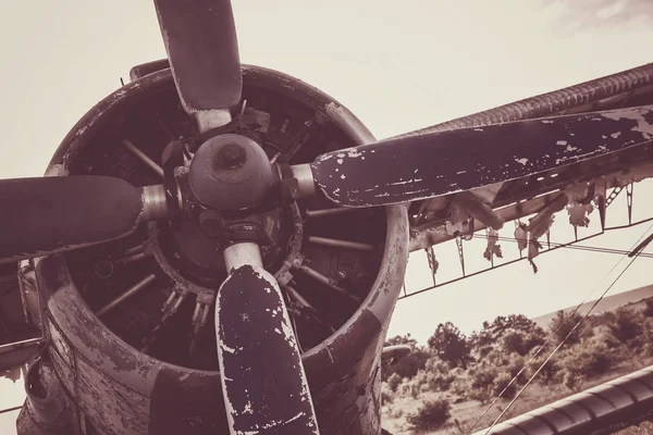 Close-up van oude vliegtuig. Oude stijl foto — Stockfoto