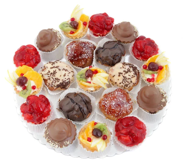 Bandeja de fiesta con variaciones de pasteles pequeños con diferentes rellenos —  Fotos de Stock