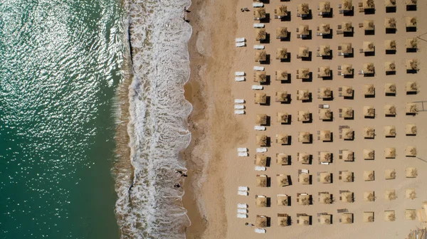 Вид Сверху Пляж Соломенными Пумбреллами Золотые Пески Варна Болгария — стоковое фото