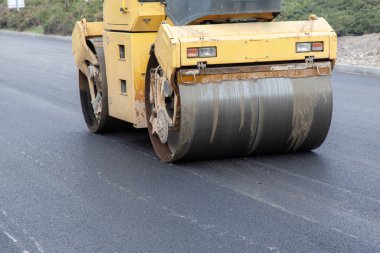 büyük bir yol kaldırım Vinçler. Yol İnşaatı