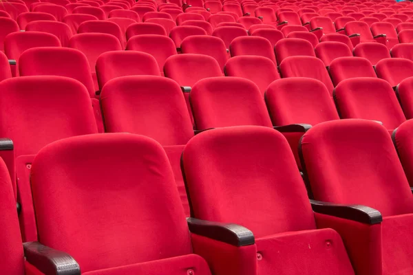 Asientos vacíos de cine o teatro rojo — Foto de Stock