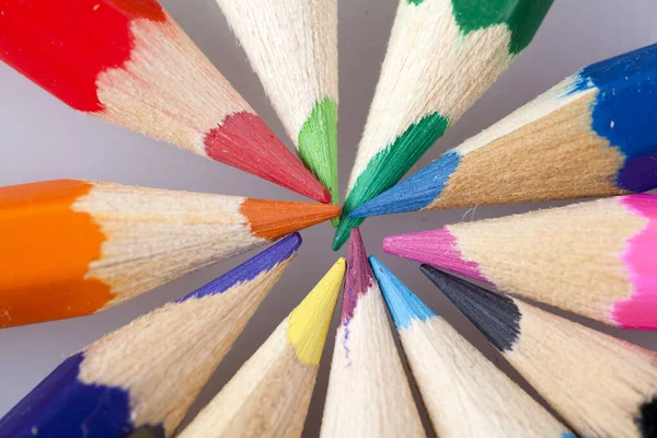 Цветные карандаши / цветное колесо — стоковое фото