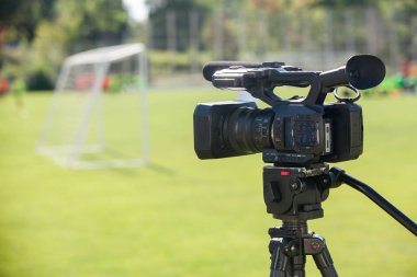 TV kamera Stadı nda maç yayın sırasında bir futbol (futbol)