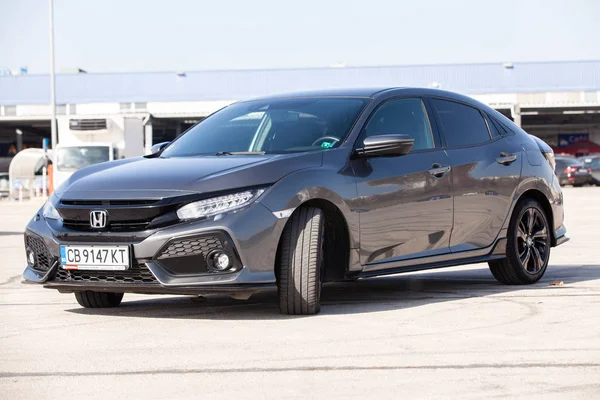 Varna, Bulgaristan - 31 Ekim 2018: Yeni Honda Civic. Honda bir Japon kamu çok uluslu şirketidir.
