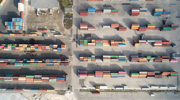 Widok Góry Kolorowe Stosy Kontenerów Porcie Terminalu Kontenerowego Port Towarowy — Zdjęcie stockowe