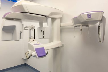 Klinikte 3D x-ray tarayıcı panorama makinesi var. 3B diş tarayıcı