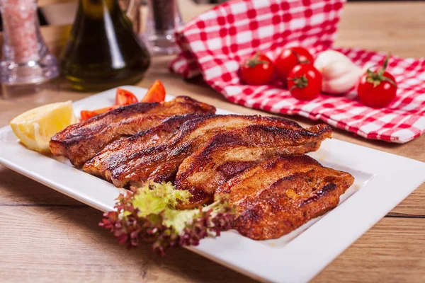 Primer Plano Deliciosas Costillas Deshuesadas Servidas Mesa — Foto de Stock