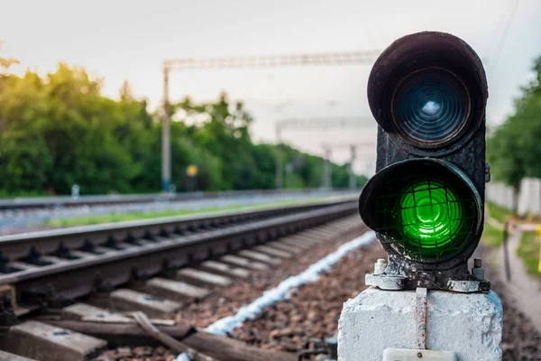 Yeşil trafik ışığı demiryolu
