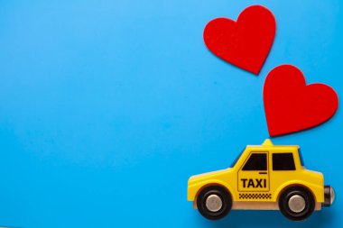 Taksi aşıkları arabası, aşkla çalışmak.