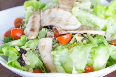 Tabakta sebze salatası