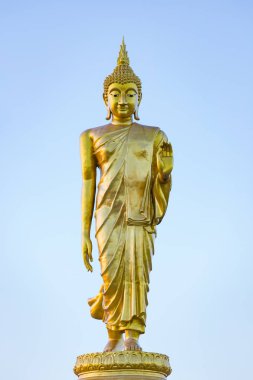 Duran Buda heykeli mavi gökyüzü üzerinde bulunan Chanthaburi, Tayland.