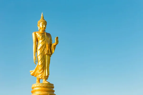 Stojící Socha Buddhy Blue Sky — Stock fotografie