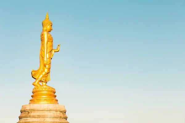 Stojící Buddha Socha Blue Sky Veřejné Mezník Chanthaburi Thajsko — Stock fotografie