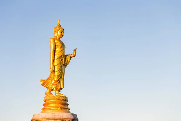 Stojící Buddha Socha Blue Sky Veřejné Mezník Chanthaburi Thajsko — Stock fotografie