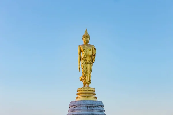 Stående Buddhastaty Blå Himmel Ligger Chanthaburi Thailand — Stockfoto