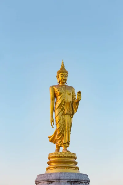 Stojící Buddha Socha Modré Obloze Nachází Provincii Chanthaburi Thajsko — Stock fotografie