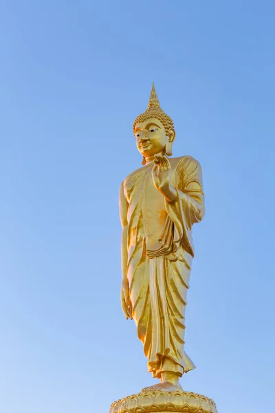 Stojící Buddha Socha Modré Obloze Nachází Provincii Chanthaburi Thajsko — Stock fotografie