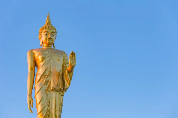 Stojící Buddha Socha Modré Obloze Nachází Provincii Chanthaburi Thajsko — Stock fotografie