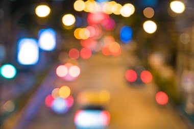 Soyut bulanık arka plan gece yolda stop lambasının.