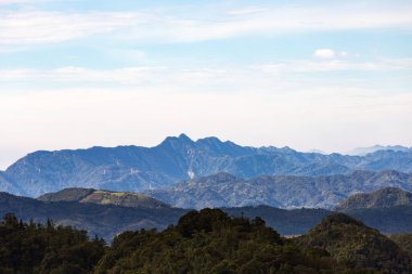 Tayvan 'da, Güneş Ay Gölü' nde vadisi olan yeşil dağ