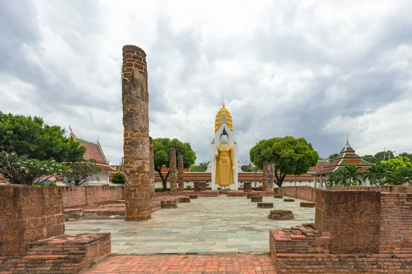 Stående Buddha Wat Phra Rattana Mahathat Ligger Phitsanulok — Stockfoto