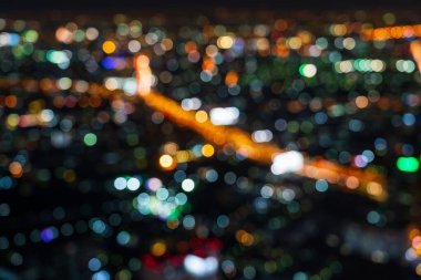 Soyut bulanık arka plan gece yolda stop lambasının.