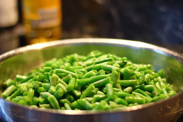 Green Beans Steel Pan Dark Background — Stock Photo, Image