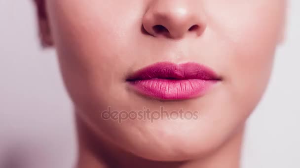 Beautiful girl with painted lips makes a kiss. — Stock Video