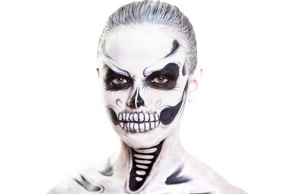 Ragazza con creativo halloween faccia arte su sfondo bianco . — Foto Stock