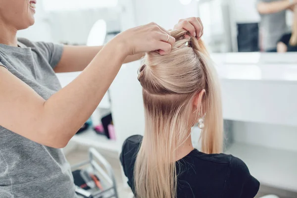 Saç stilisti saç şekillendirme güzellik Studio için ayrılık.