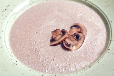 Kremalı mantar champignon çorbası.