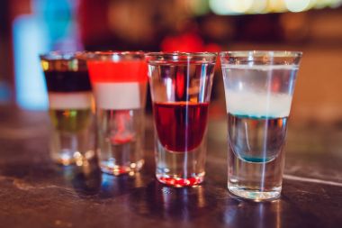 Çok renkli çekim bar üzerinde
