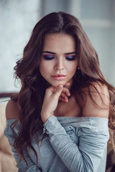 Portrait of a sexy woman with makeup and curls. — Stock Photo, Image