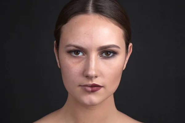 Mujer con maquillaje en un lado de la cara y sin maquillaje en el segundo lado de la cara. Antes y después del maquillaje . — Foto de Stock