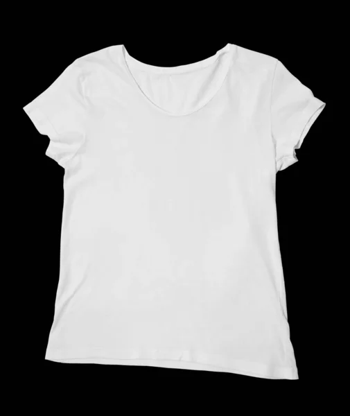 Μπροστά πλευρά ενός λευκού t-shirt σε μαύρο φόντο. Προσομοίωση. — Φωτογραφία Αρχείου