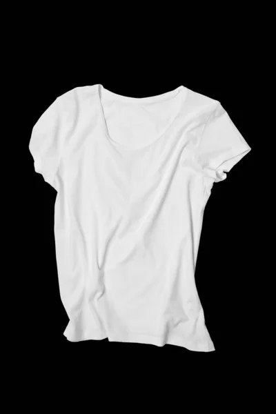 Face avant d'un t-shirt blanc sur fond noir. Maquette . — Photo