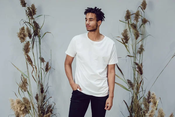 African american man wearing white blank t-shirt. Mock-up. — Stock Photo, Image