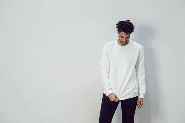 African american man wearing white blank sweatshirt. Mock-up. — Stock Photo, Image