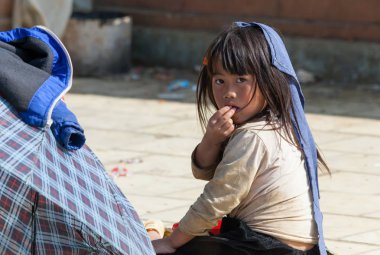 Yöre Hmong halkı ile sokak sahne