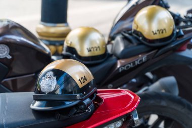 Tayland polisi altın kask
