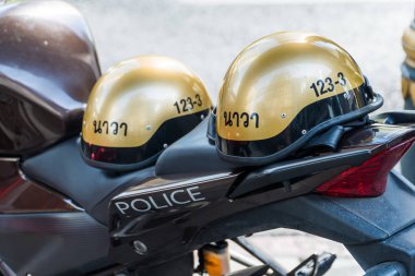 Tayland polisi altın kask