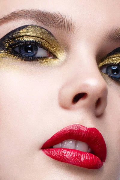 Young Girl Creative Black Gold Makeup Beautiful Model Checker Neck — Stock Photo, Image