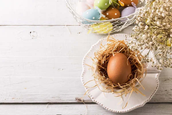 Beyaz arka planda Paskalya yumurtası — Stok fotoğraf