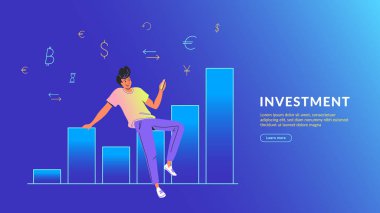 Genç adam internet bankacılığı ve yatırım için mobil uygulama kullanıyor