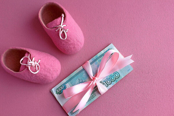 Maternity capital in Russia and child support